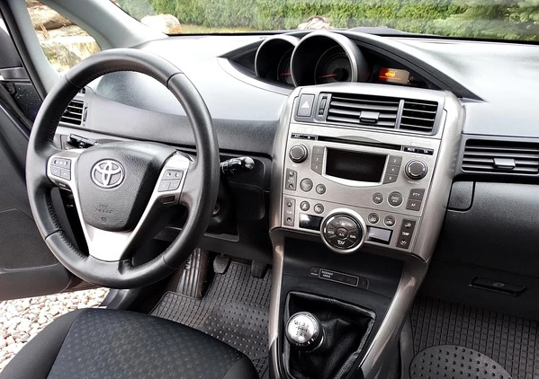 Toyota Verso cena 20800 przebieg: 241000, rok produkcji 2009 z Witnica małe 154